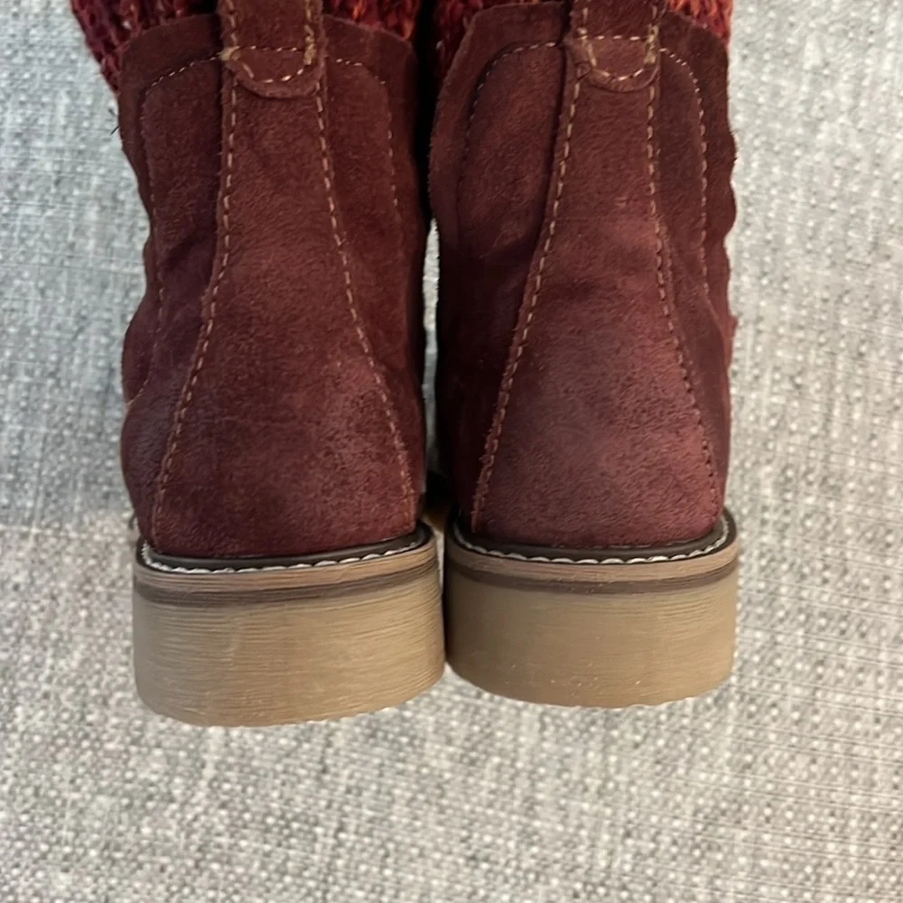 Comfortiva Rawnie Women's Suede Ankle Bootie- Burgundy size 6.5